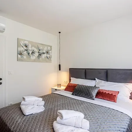 New Luxury Mons Aureus Split Villa Gornje Sitno
