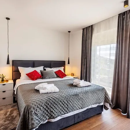 New Luxury Mons Aureus Split Villa Gornje Sitno